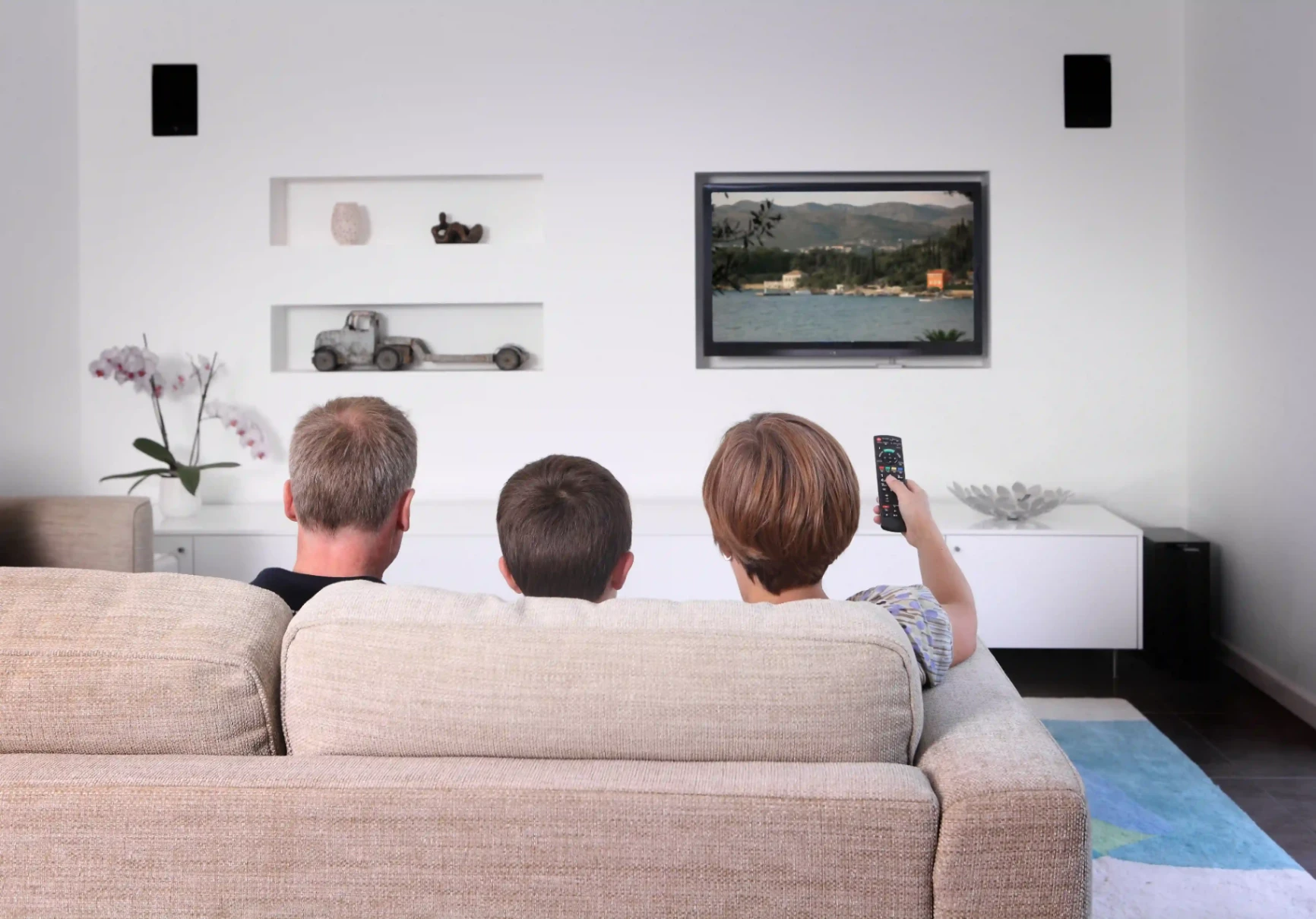 Why Choose Our Telecom Solutions for Tourists in the UAE